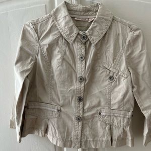 Beautiful color nice jacket mint condition